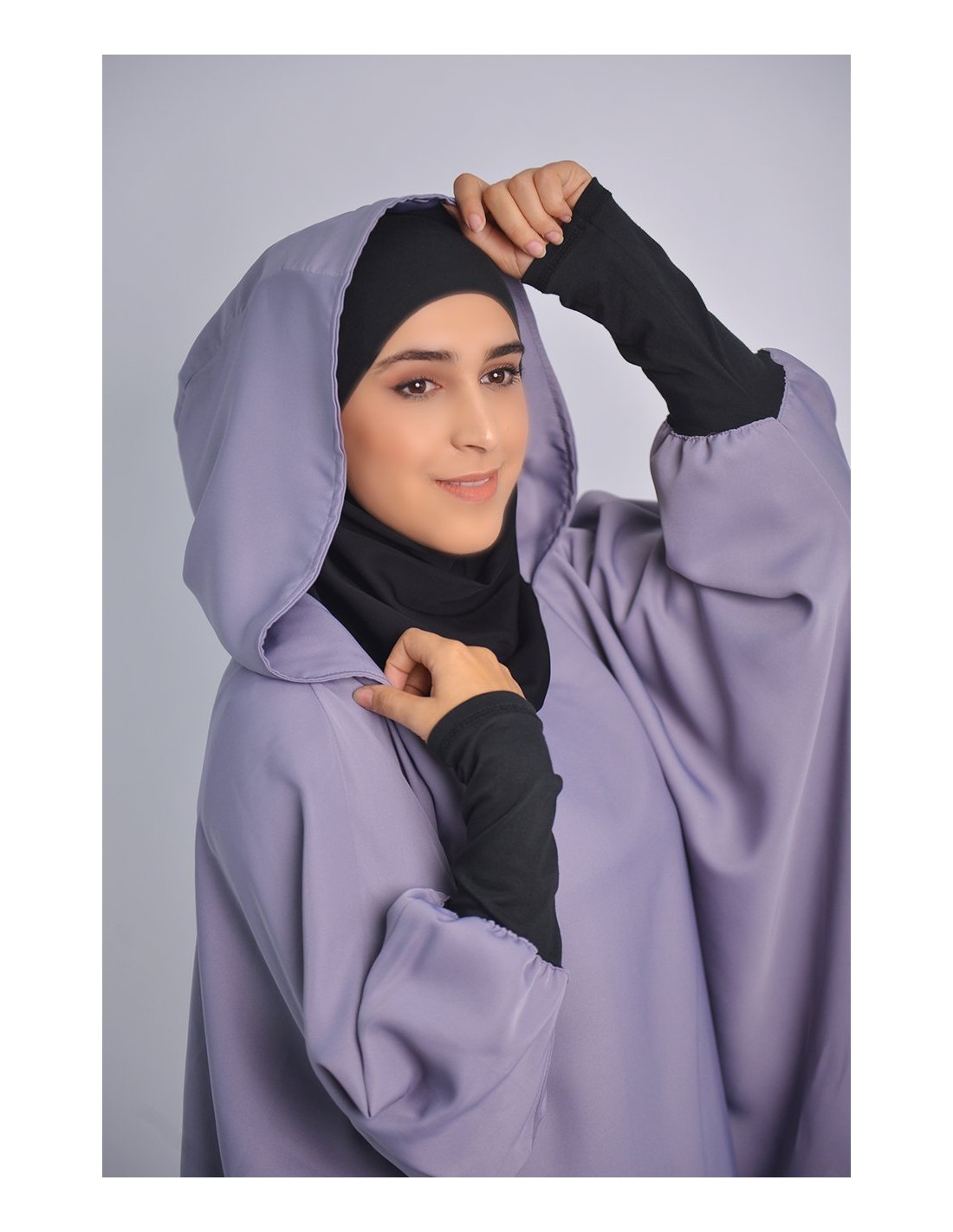Túnica joven: hiyab y capucha incorporada
